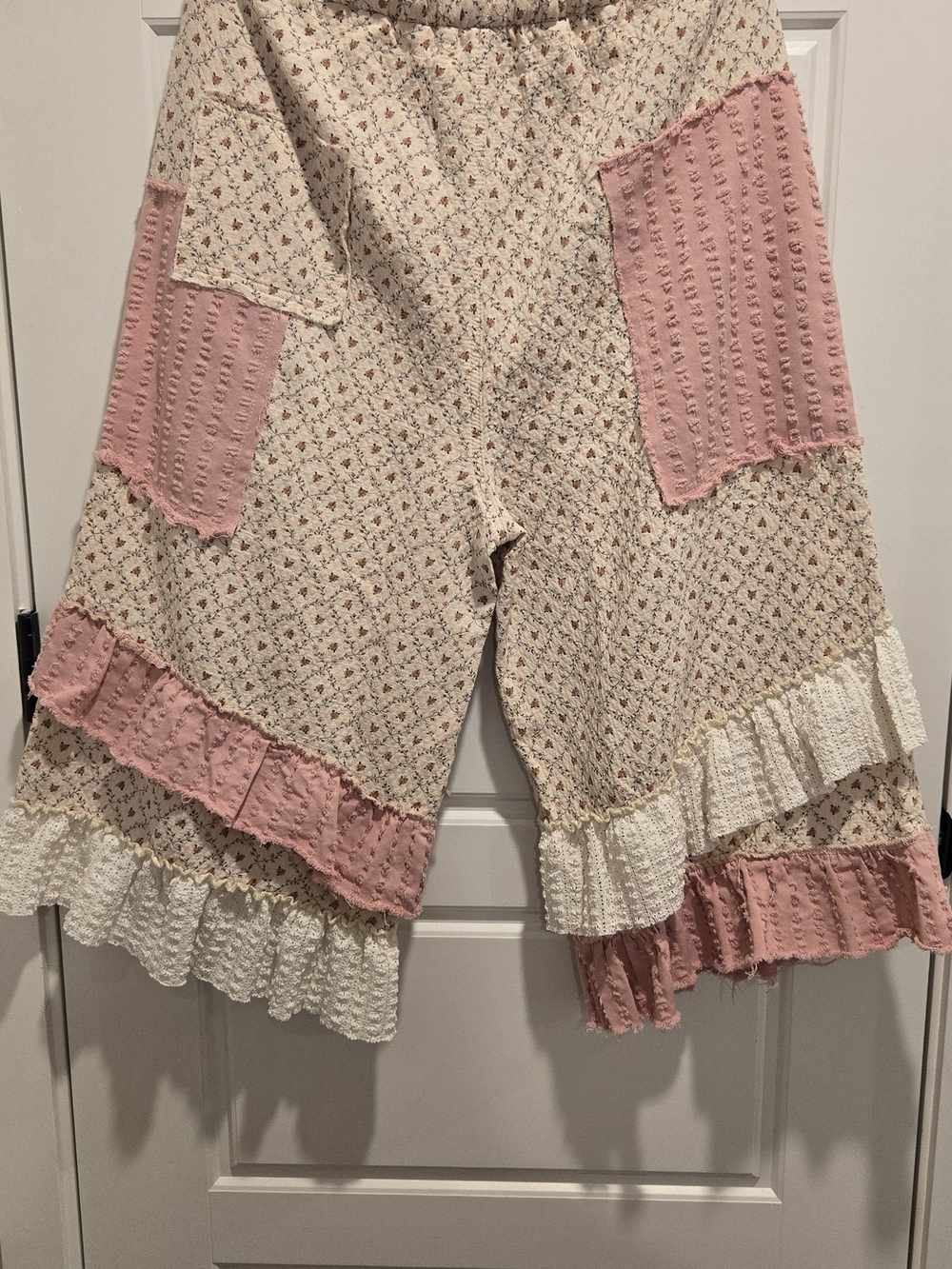 POL Floral Pants with Patches and Ruffle Details in Natural/Pink NWOT - Picture 5 of 7